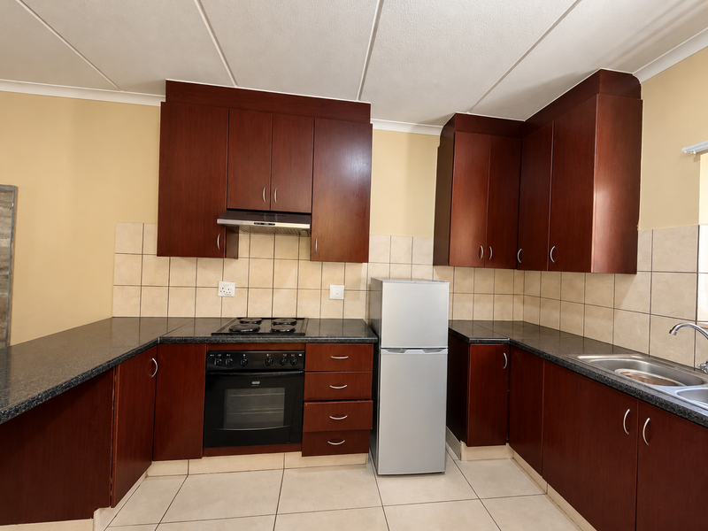 Spacious Style & Braai-Time Bliss – Your Perfect Apartment Awaits - Photo 4