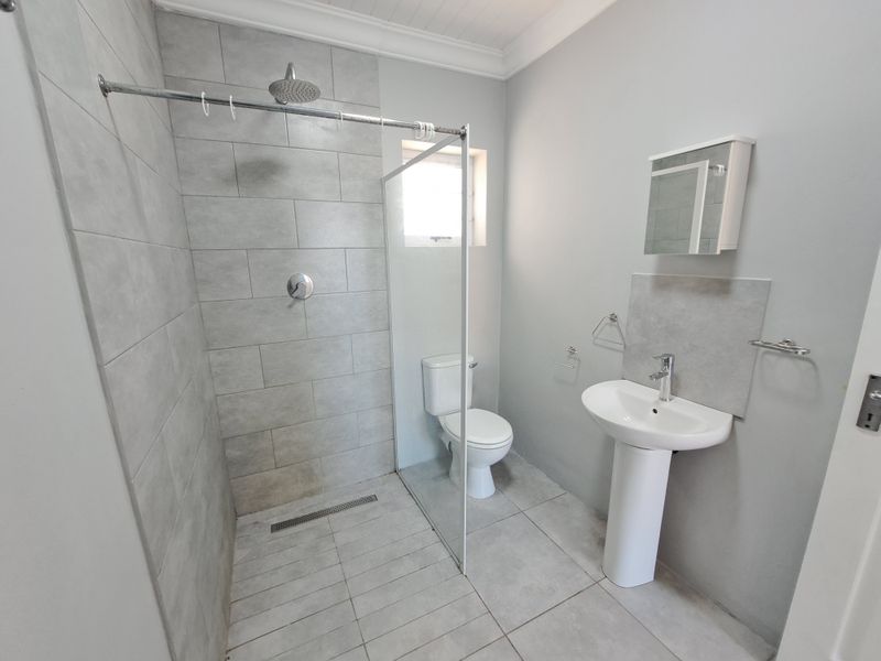 Centrally Located Modern 1-Bed Unit in Perridgevale - Photo 2