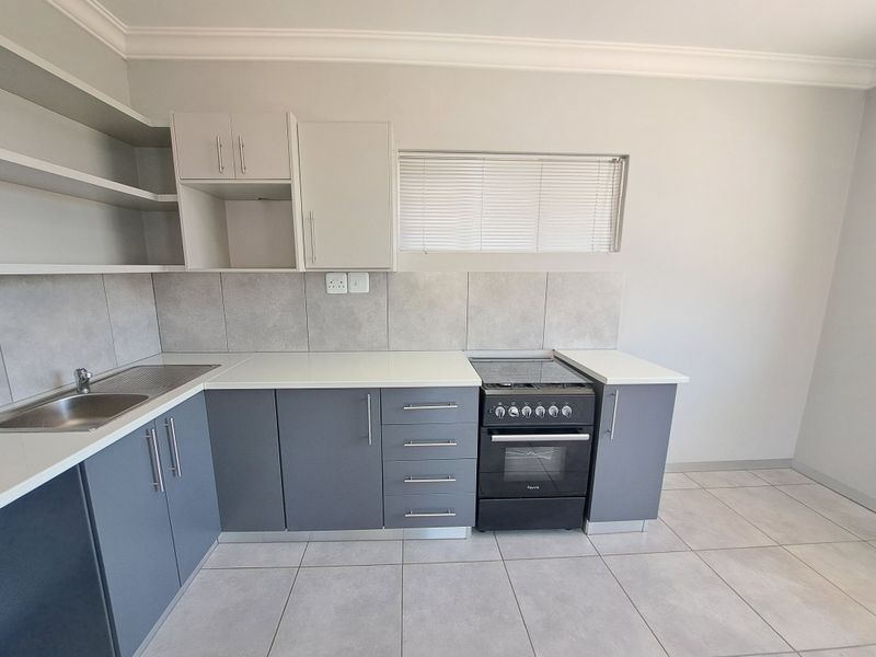 Centrally Located Modern 1-Bed Unit in Perridgevale - Photo 6