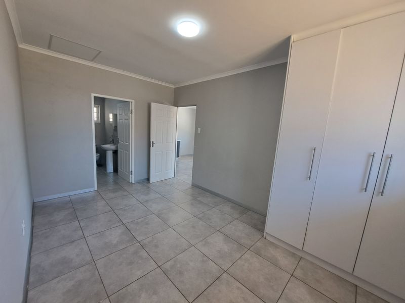Centrally Located Modern 1-Bed Unit in Perridgevale - Photo 3