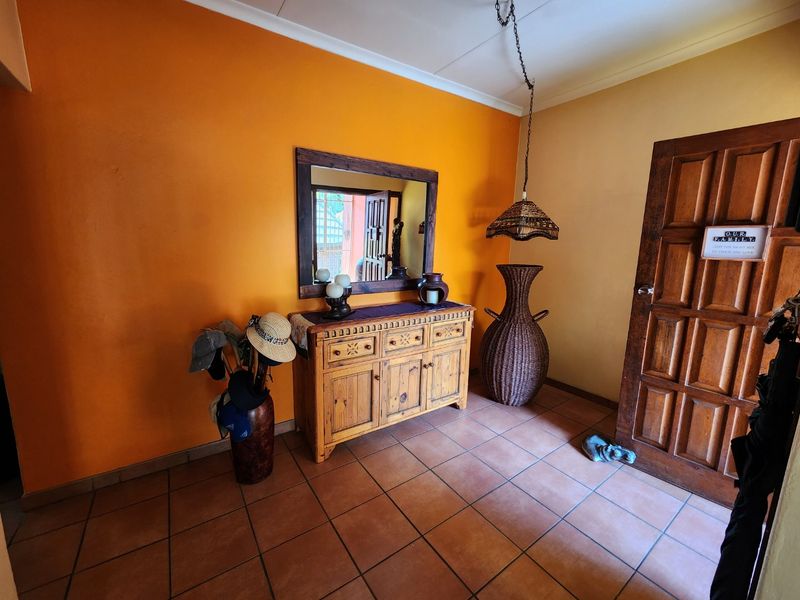 Spacious Family Retreat Designed for Comfortable Living and Entertaining - Photo 4