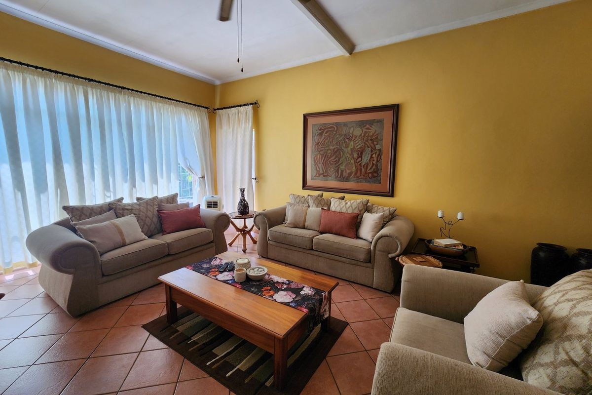 Spacious Family Retreat Designed for Comfortable Living and Entertaining - Photo 5