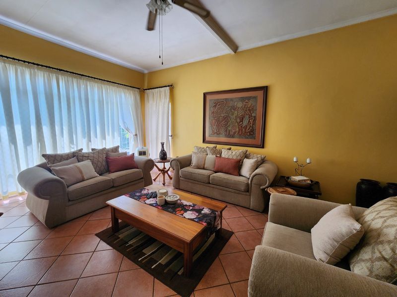 Spacious Family Retreat Designed for Comfortable Living and Entertaining - Photo 5