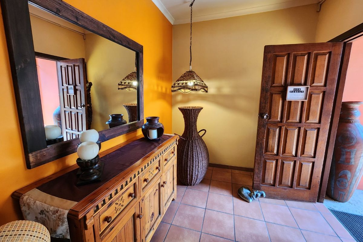 Spacious Family Retreat Designed for Comfortable Living and Entertaining - Photo 3