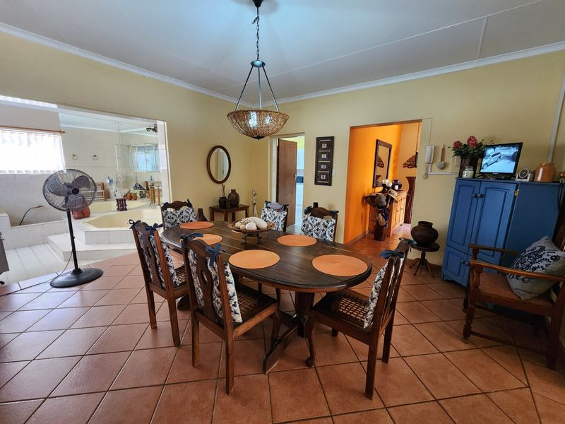 Spacious Family Retreat Designed for Comfortable Living and Entertaining - Photo 9