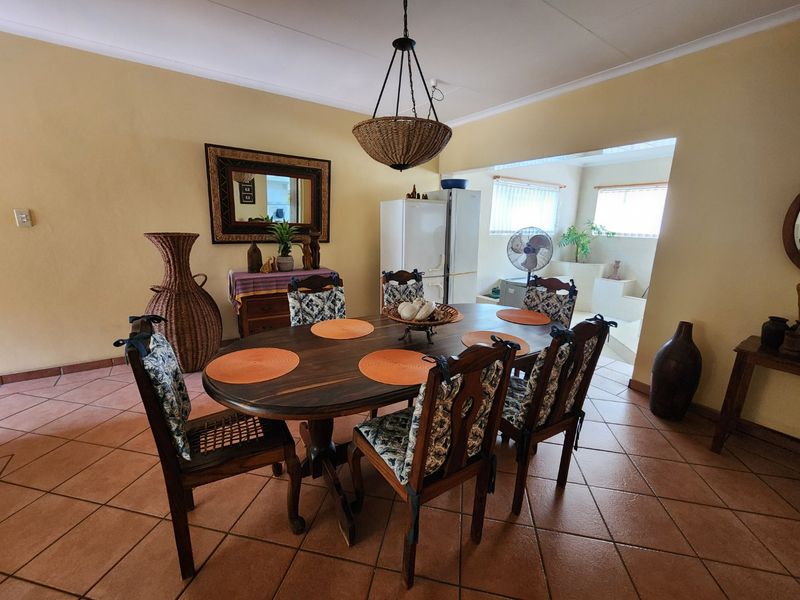 Spacious Family Retreat Designed for Comfortable Living and Entertaining - Photo 8