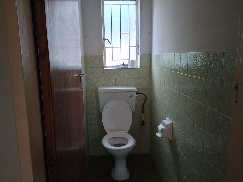 Beautiful 5 Bedroom house with flat for sale in Flora Gardens - Photo 9