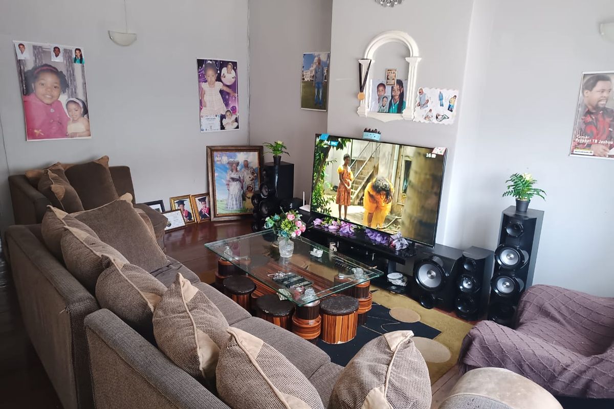 A comfortable living room featuring hardwood flooring and decorative coving, providing a functional space for relaxation and entertainment.