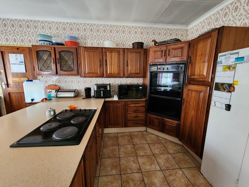 Fantastic Family Home Offering Space, Comfort and Convenience - Photo 9