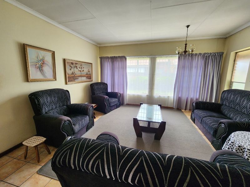 Fantastic Family Home Offering Space, Comfort and Convenience - Photo 4