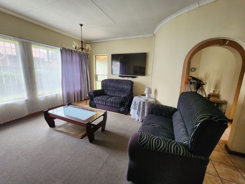 Fantastic Family Home Offering Space, Comfort and Convenience - Photo 5