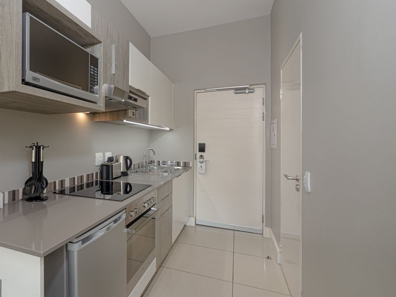 SECURITY. CONVENIENT LOCATION. LOW MAINTENANCE - Photo 4