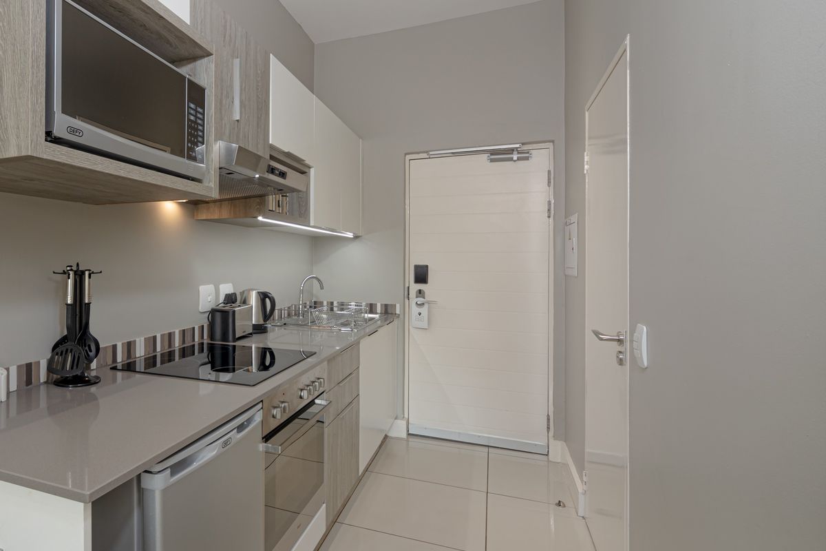 SECURITY. CONVENIENT LOCATION. LOW MAINTENANCE - Photo 4