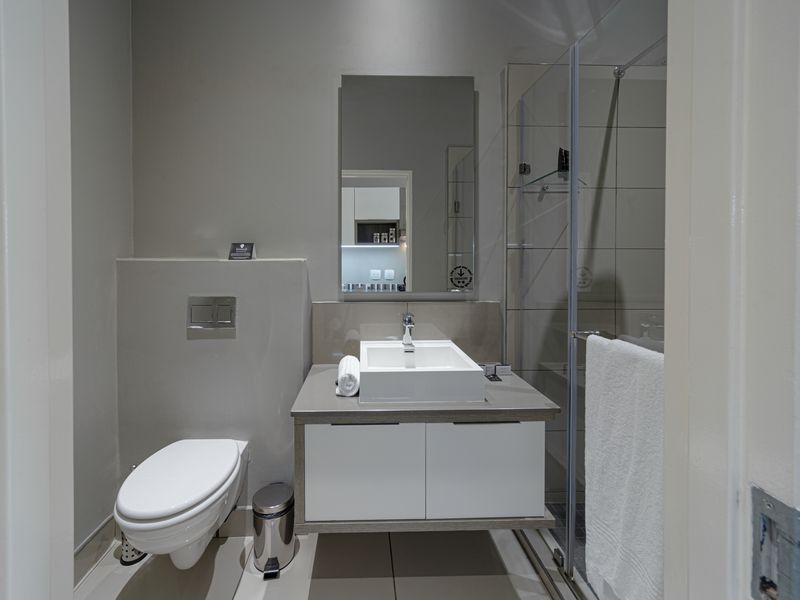 SECURITY. CONVENIENT LOCATION. LOW MAINTENANCE - Photo 3