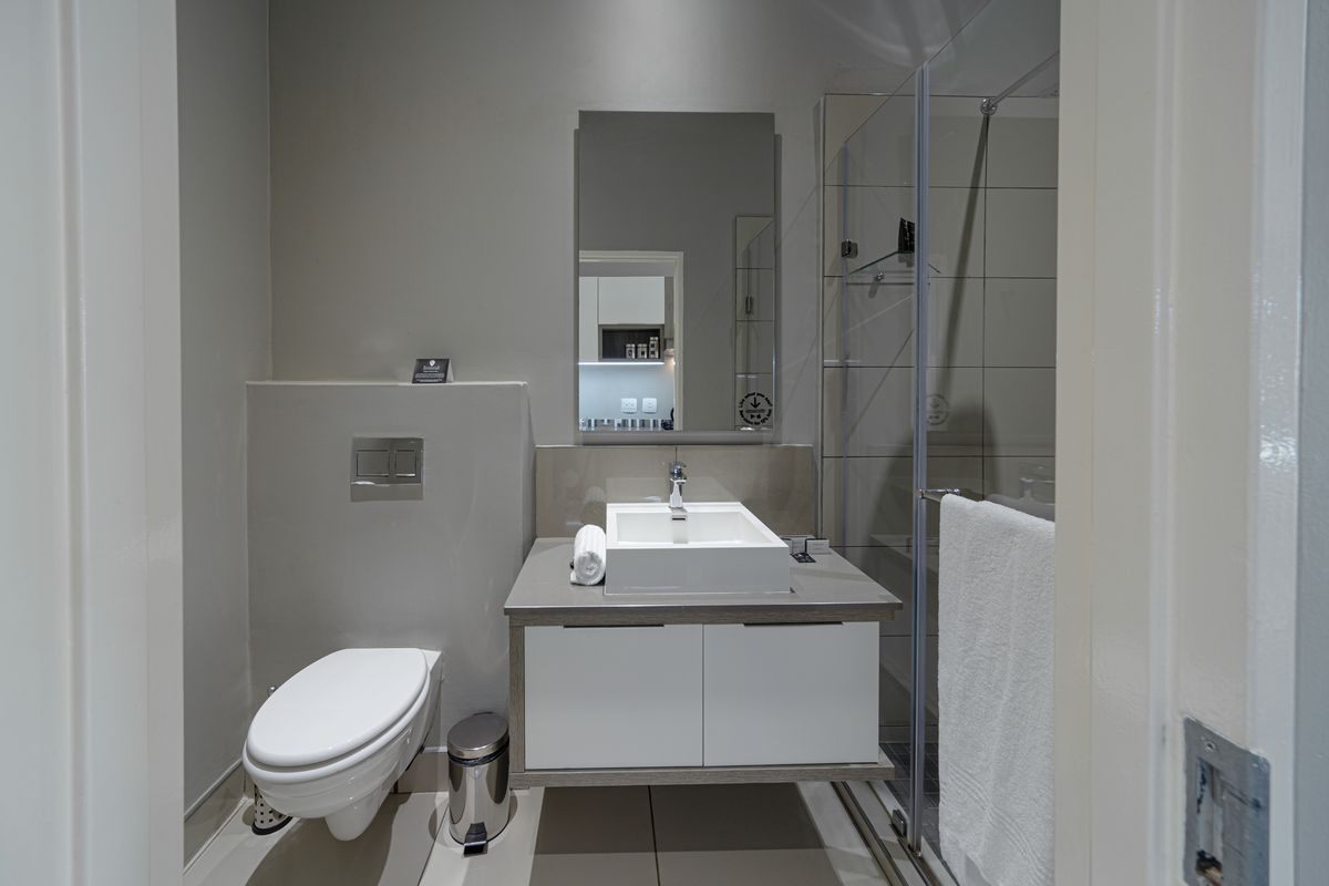 SECURITY. CONVENIENT LOCATION. LOW MAINTENANCE - Photo 3