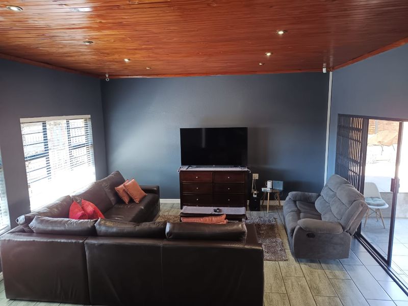 🏡 STUNNING 3-BEDROOM FAMILY HOME FOR SALE IN ELANDSPARK - Photo 3