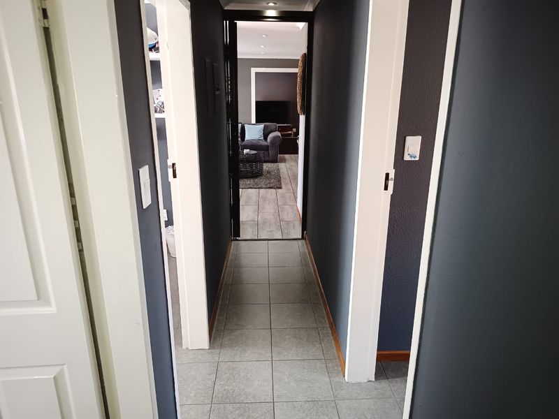 🏡 STUNNING 3-BEDROOM FAMILY HOME FOR SALE IN ELANDSPARK - Photo 8