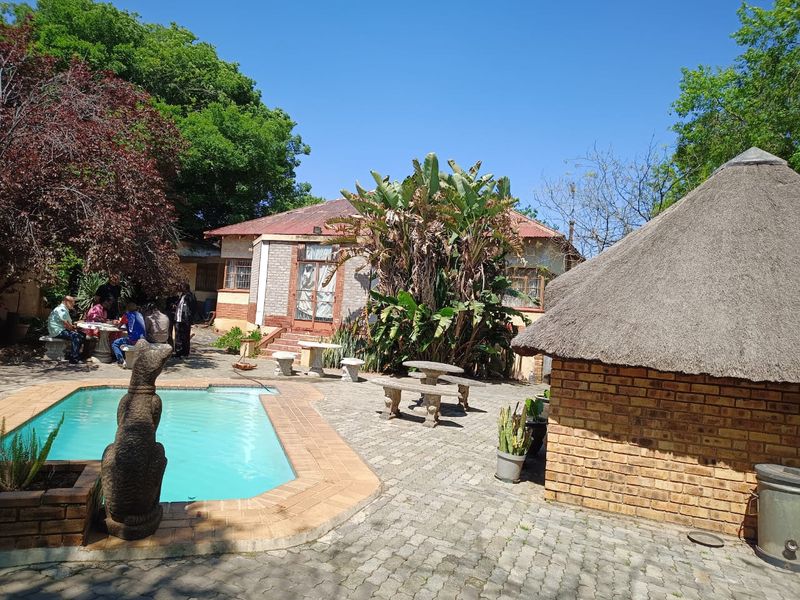 🏡 5-BEDROOM FAMILY HOME WITH WORKSHOP & SPARKLING POOL – TURF CLUB - Photo 5