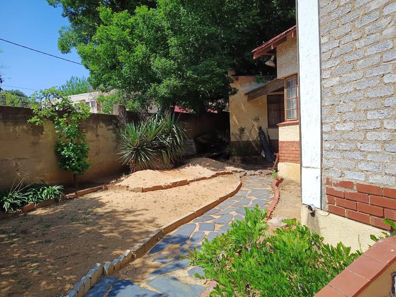 🏡 5-BEDROOM FAMILY HOME WITH WORKSHOP & SPARKLING POOL – TURF CLUB - Photo 10