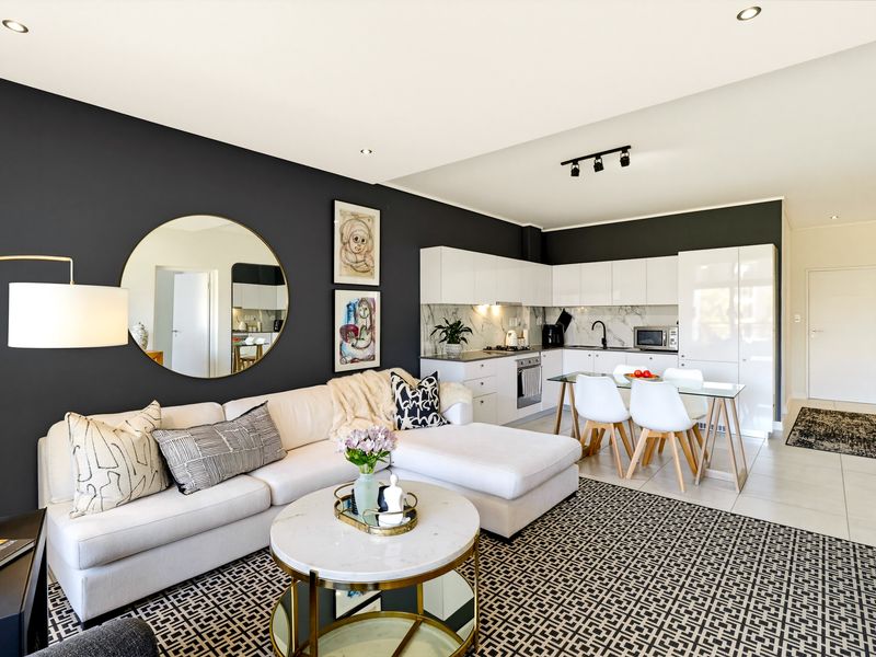 Beautifully Positioned 3-Bedroom Apartment in Paardevlei - Photo 3