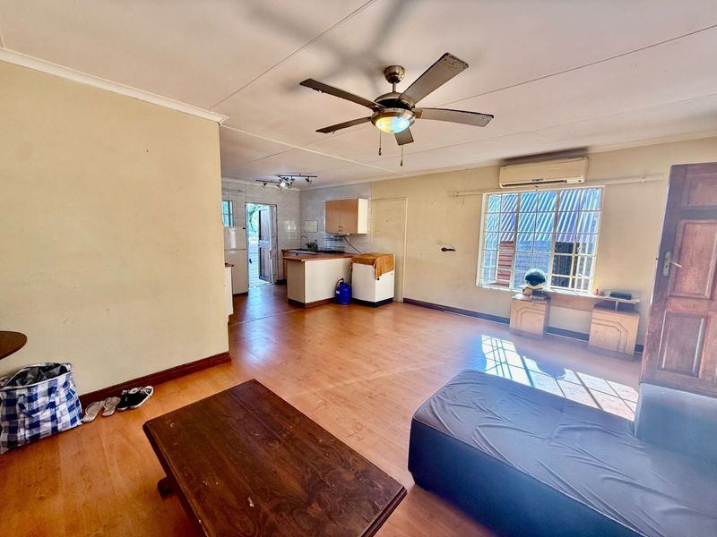 Charming 2-Bedroom Home with Entertainment Extras in Peaceful Theresa Park - Photo 10