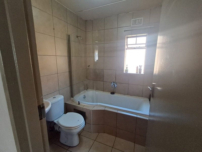 2BEDROOM GROUND-FLOOR APARTMENT - Photo 6