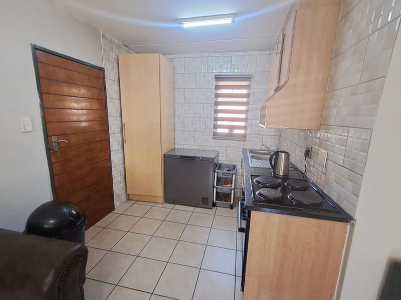 2BEDROOM GROUND-FLOOR APARTMENT - Photo 3