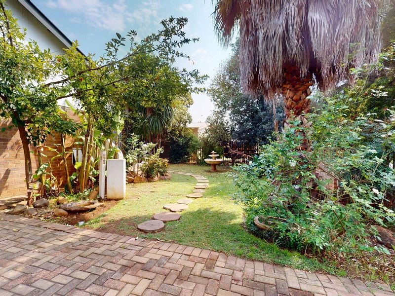 Spacious Family Home with Endless Potential - Photo 2