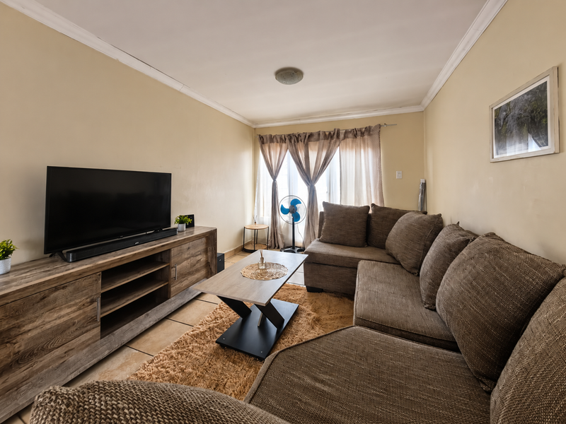 Top-Floor Gem – Priced to Sell Fast! - Photo 2