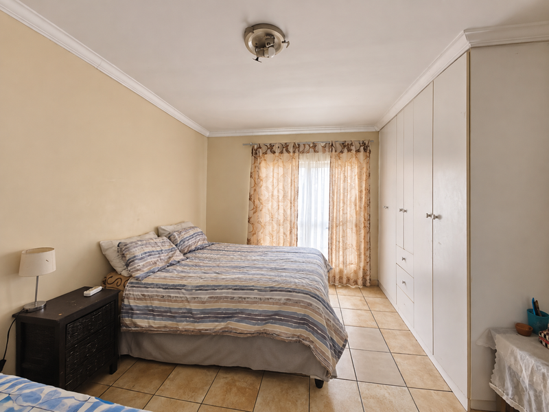 Top-Floor Gem – Priced to Sell Fast! - Photo 8