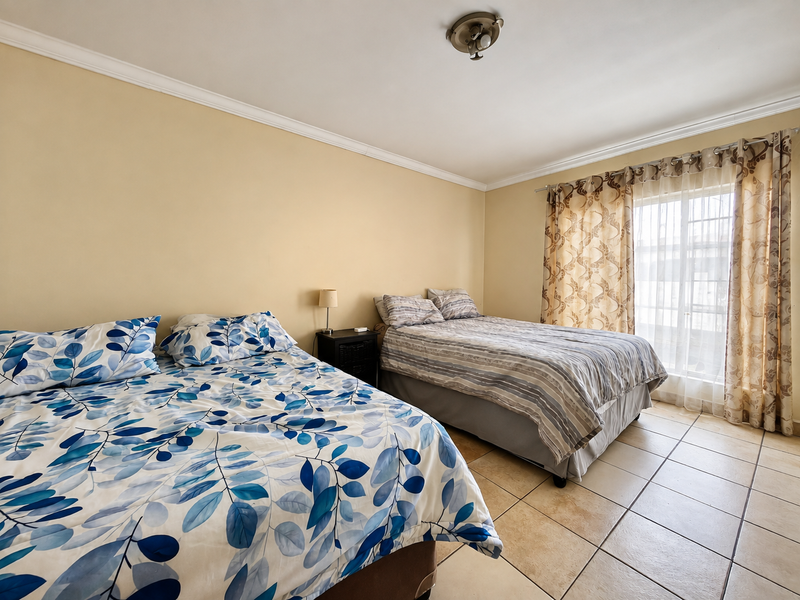 Top-Floor Gem – Priced to Sell Fast! - Photo 7