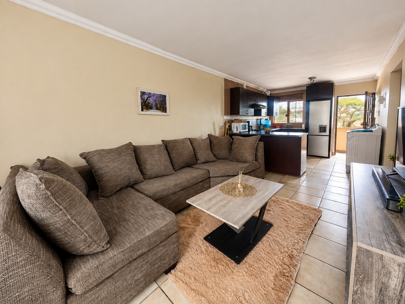 Top-Floor Gem – Priced to Sell Fast! - Photo 4