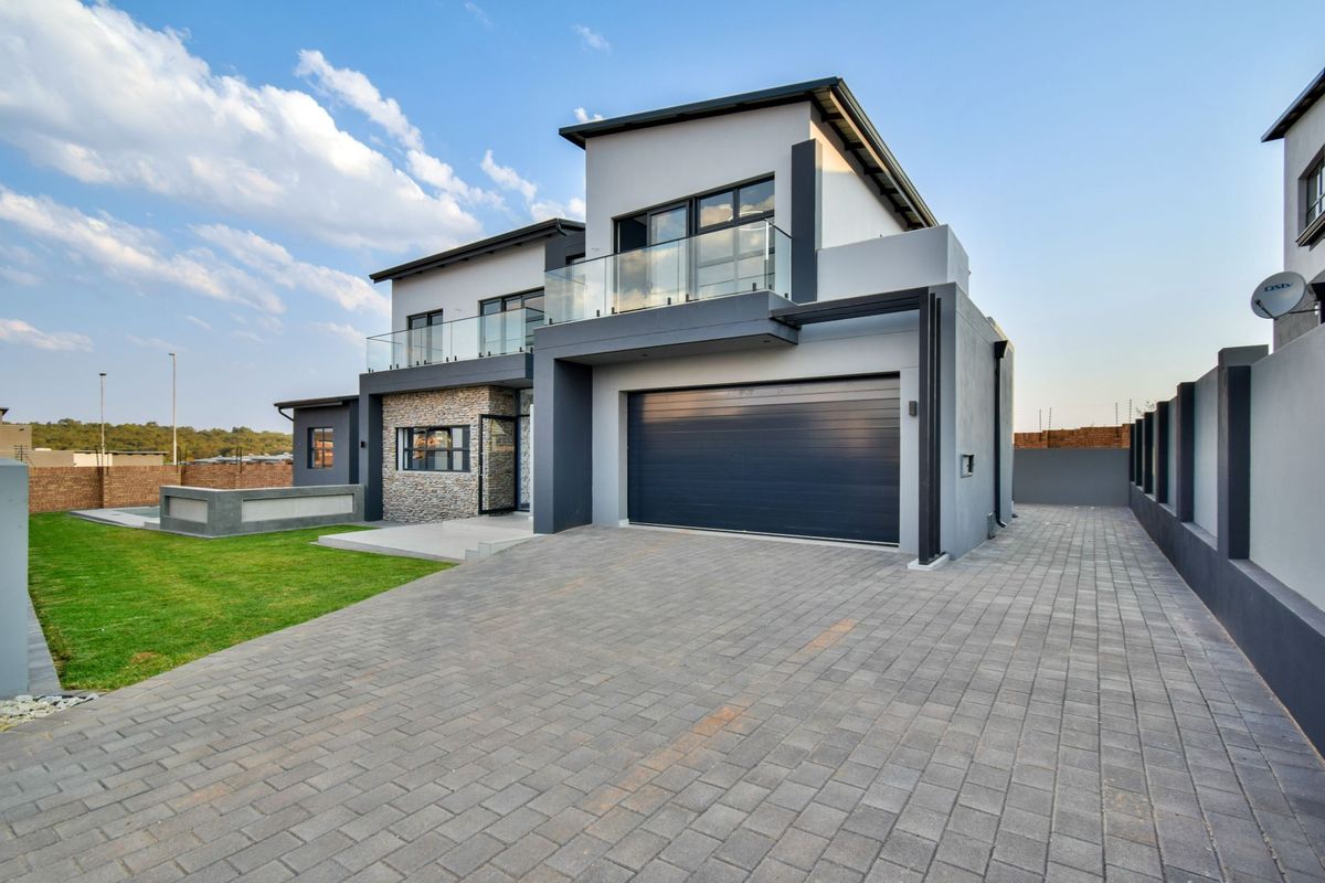 Elegant Family Living with Seamless Indoor-Outdoor Flow - Photo 5