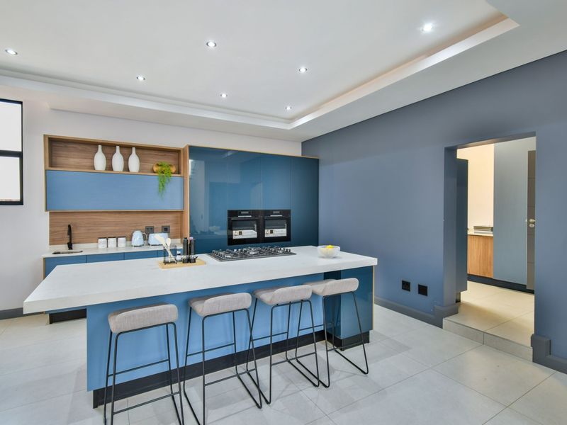 Elegant Family Living with Seamless Indoor-Outdoor Flow - Photo 7