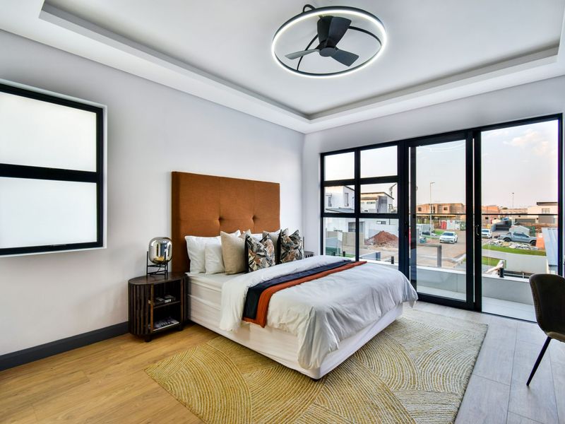 Elegant Family Living with Seamless Indoor-Outdoor Flow - Photo 3