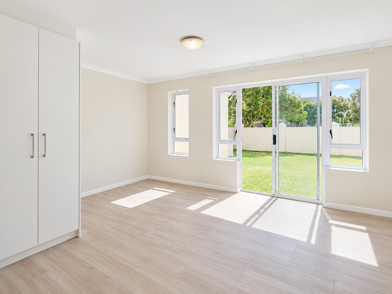 Newly renovated ground floor apartment - Photo 5