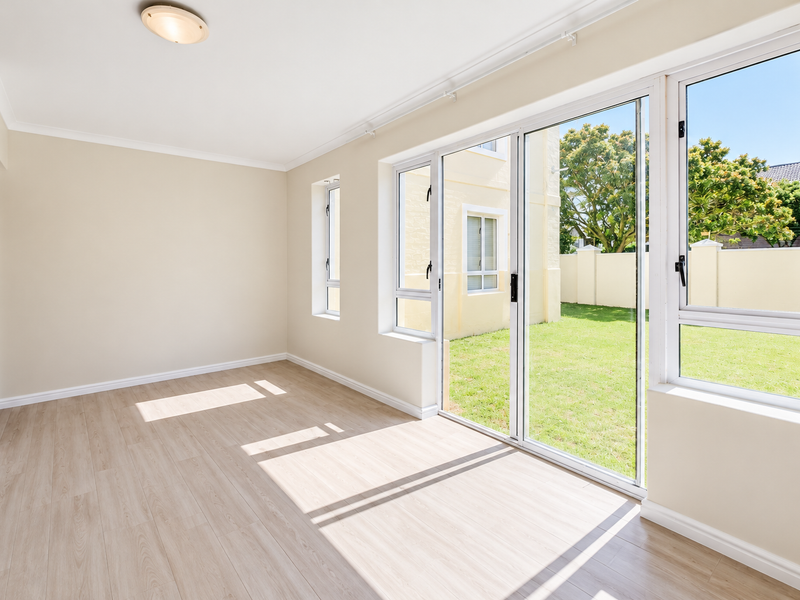 Newly renovated ground floor apartment - Photo 3