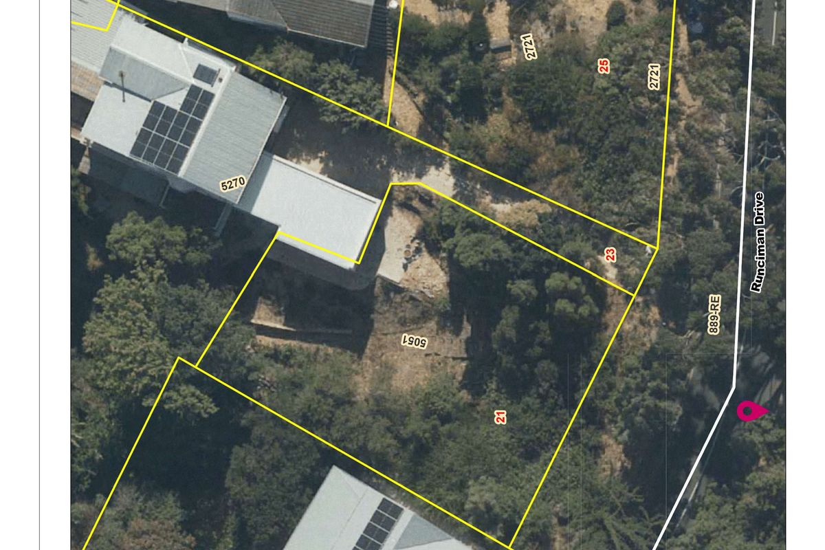 An aerial cadastral map showing the property boundaries and surrounding residential plots along Runciman Drive.