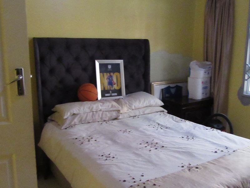Spacious 4-Bedroom Family Home in a Quiet Montevideo Setting - Photo 10