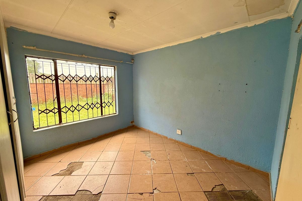 Comfortable Family Living with Private Garden in The Orchards - Photo 5