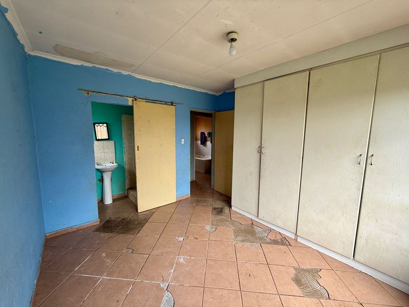 Comfortable Family Living with Private Garden in The Orchards - Photo 9