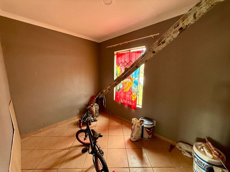 Comfortable Family Living with Private Garden in The Orchards - Photo 7