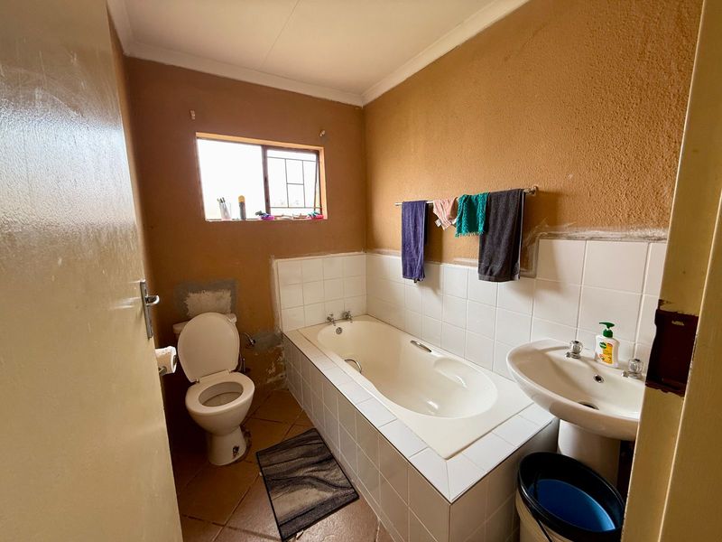 Comfortable Family Living with Private Garden in The Orchards - Photo 6