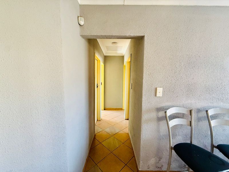 Comfortable Family Living with Private Garden in The Orchards - Photo 10