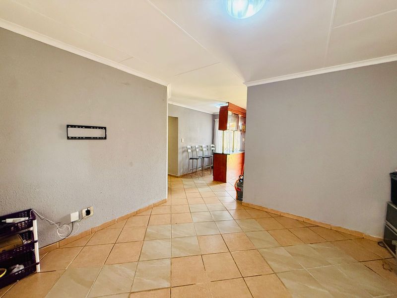 Comfortable Family Living with Private Garden in The Orchards - Photo 8