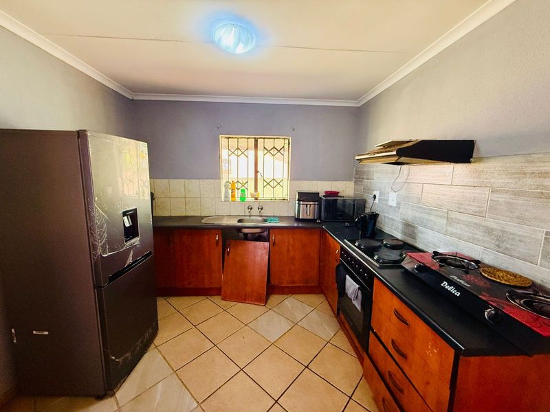 Comfortable Family Living with Private Garden in The Orchards - Photo 6