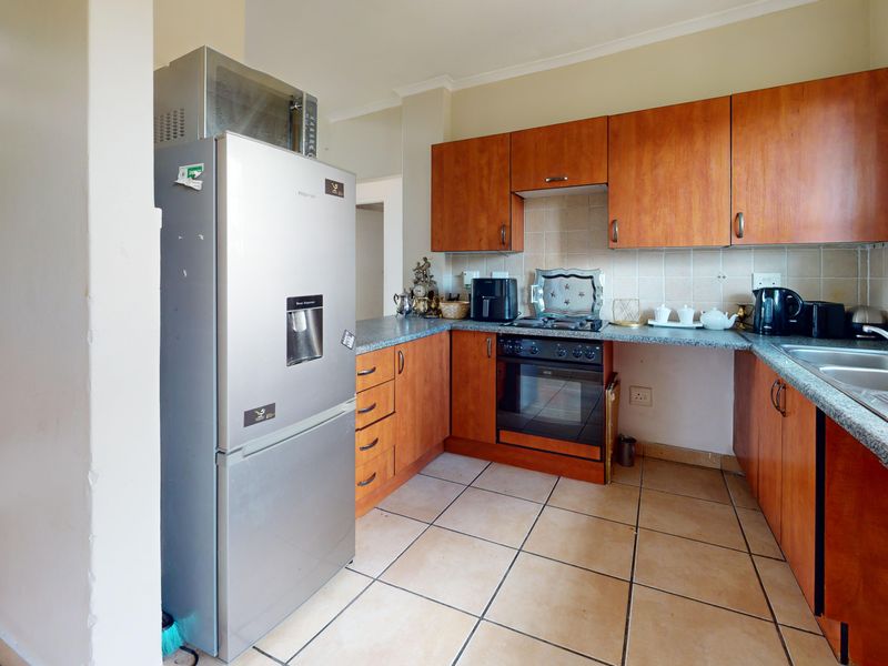 Stylish 2-Bedroom Unit with Loft & Entertainment Space - Photo 4
