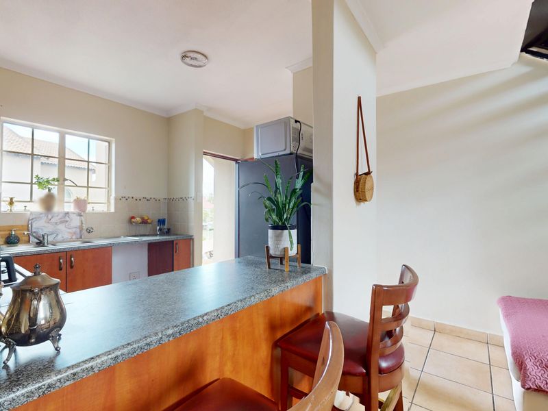 Stylish 2-Bedroom Unit with Loft & Entertainment Space - Photo 2