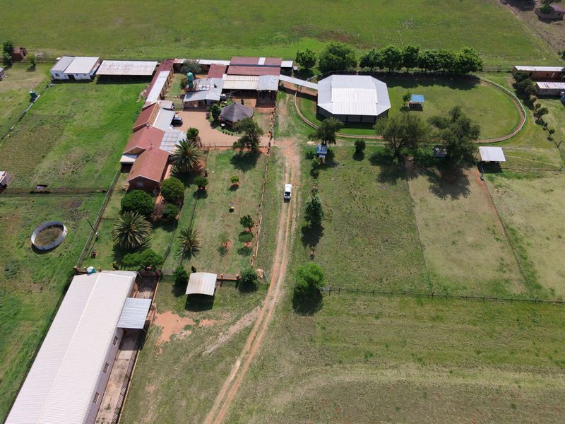 Live Luxury Non-Distressed Auction - Starting to bid from R1650,000-00!! - Photo 2