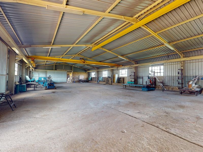 Live Luxury Non-Distressed Auction - Starting to bid from R1650,000-00!! - Photo 8